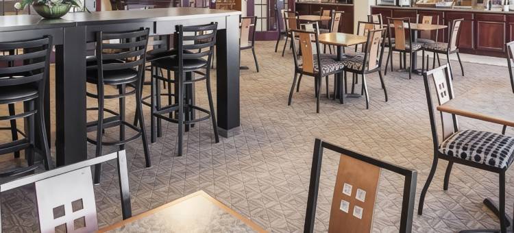 布卢明顿 I-55 及 I-74 舒适套房酒店(Comfort Suites Bloomington I-55 and I-74)图片