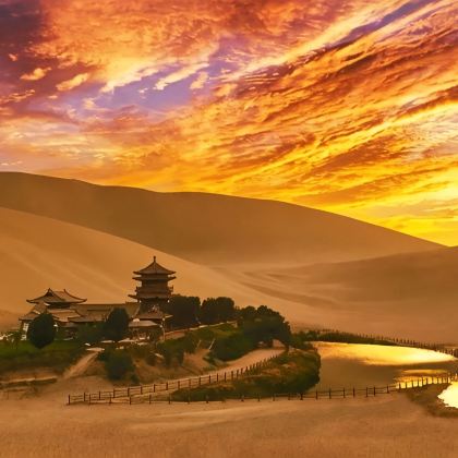 敦煌莫高窟+鸣沙山月牙泉+敦煌雅丹国家地质公园+玉门关+阳关景区2日1晚跟团游
