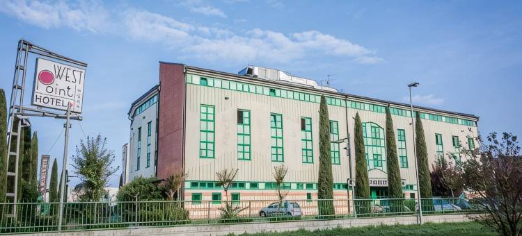 西点机场酒店(West Point Airport Hotel)图片