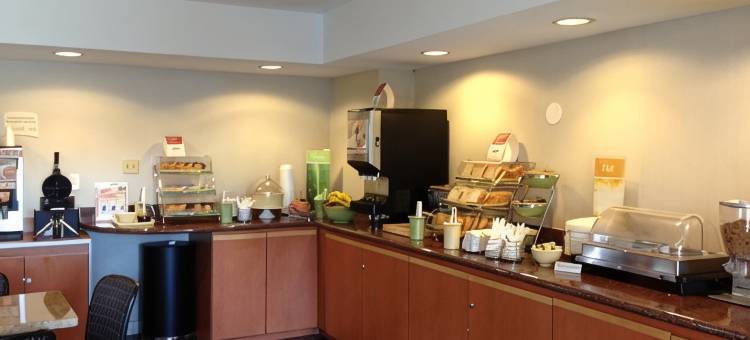 品质酒店及套房(Quality Inn & Suites 5585 Ambler Drive Mississauga Ontario)图片