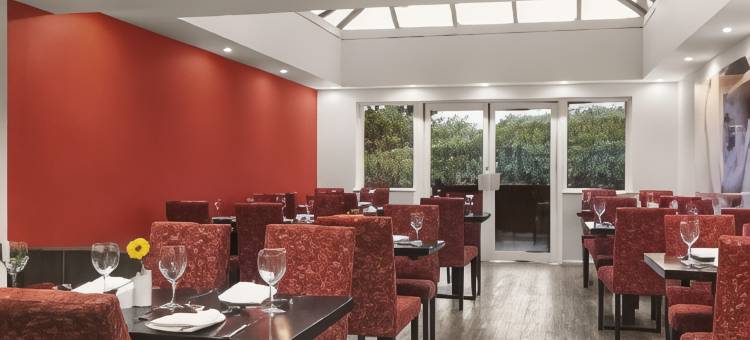 伦敦斯坦斯特德机场温德姆华美达酒店(Ramada by Wyndham London Stansted Airport)图片
