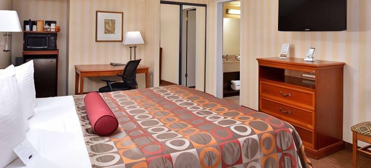 Best Western Plus Raffles Inn & Suites图片