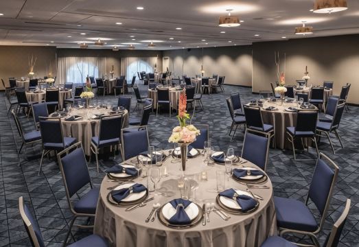 Courtyard Santa Cruz Hotel Overview