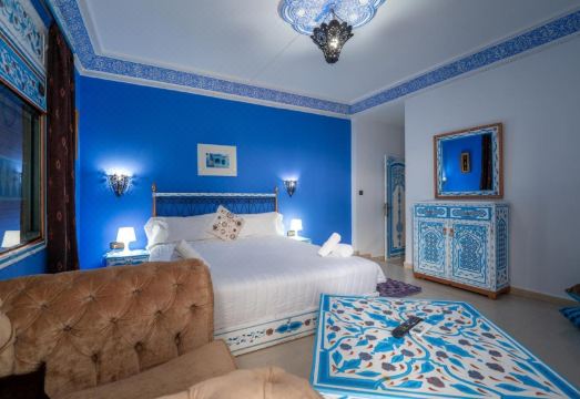 Casa Familia Hotel Overview