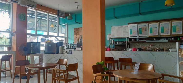 位于茉莉芬的4卧室-600平方米|带1个独立浴室(De Kost Madiun)图片