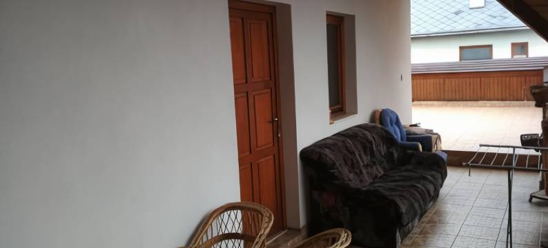 Julia Vendeghaz图片