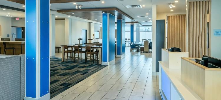 梅德福智选假日套房(Holiday Inn Express & Suites Medford)图片