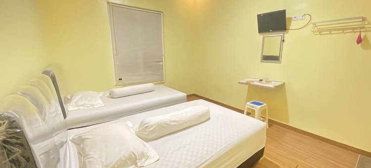 RN民宿-近竹子广场波勒瓦利-米特拉红门酒店(Homestay RN Near Taman Bambu Runcing Polewali Mitra RedDoorz)图片