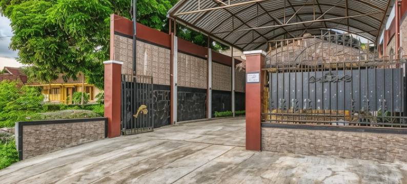 红多兹伊斯兰酒店-近布里达凯邦玫瑰公园(RedDoorz Syariah Near Kebon Rojo Park Blitar)图片