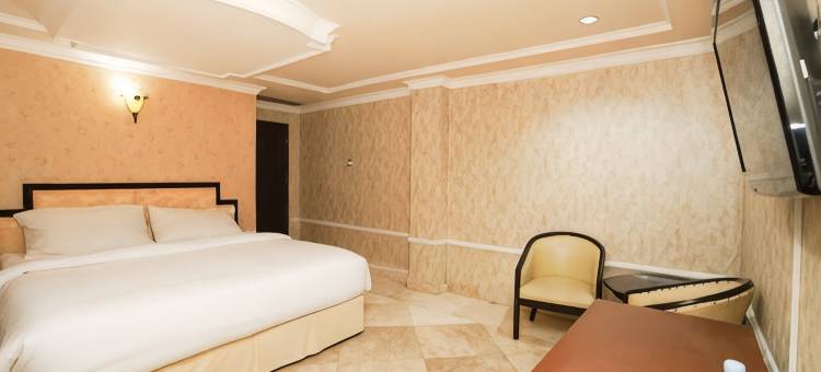 伊斯坦那博尔玛塔迪诺奥酒店(Hotel Istana Permata Dinoyo)图片
