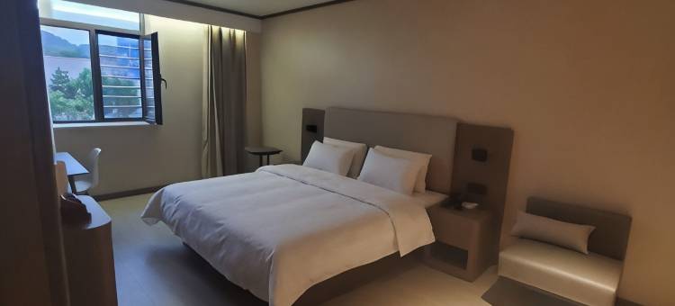 汉庭酒店(抚顺清原火车站白云街店)图片