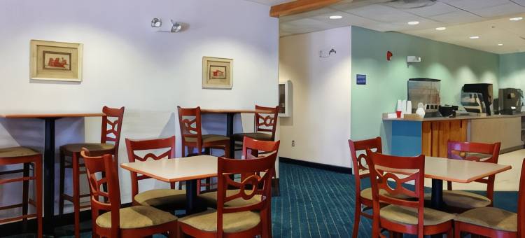 托马麦客达套房酒店(Microtel Inn & Suites by Wyndham Tomah)图片