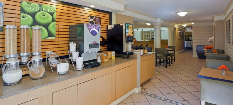 凤凰城天港机场拉昆塔温德姆酒店(La Quinta Inn by Wyndham Phoenix Sky Harbor Airport)图片