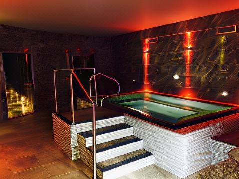 Holly Lodge Guest House with Free Off Site Health Club Hotel Overview