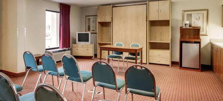 品质酒店及套房克林顿 - 杰克逊西(Quality Inn & Suites Clinton - Jackson West)图片