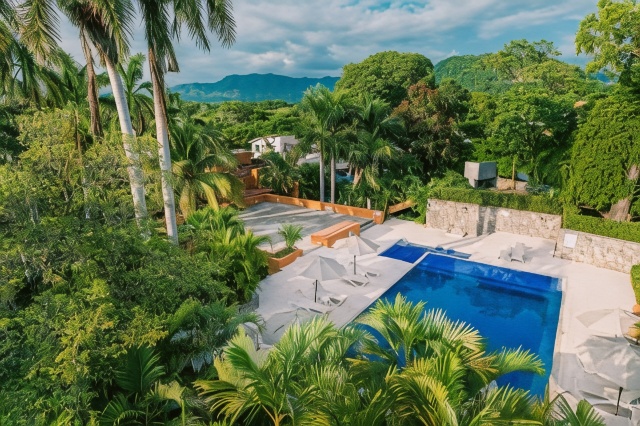 Hotel Ixzi Plus Over view