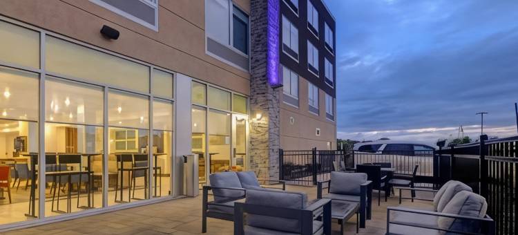 底特律迪尔伯恩智选假日套房酒店(Holiday Inn Express & Suites Detroit - Dearborn)图片