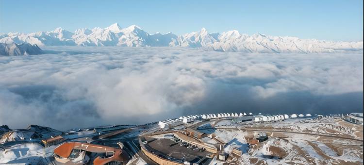 牛背山高原驿站图片