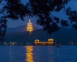 West Lake's Xiaoyingzhou by night, Song-era lotus lights bloom
