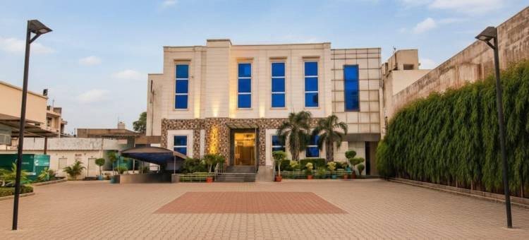 Fabhotel Jalandhar Corporate Suites商务套房酒店(FabHotel Jalandhar Corporate Suites)图片