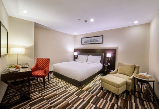 Avari Xpress GulbergHotel Overview