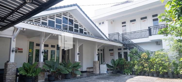 红色伙伴隆德雷斯民宿-近格姆比拉洛卡动物园(Londres Bed and Breakfast RedPartner Near Gembira Loka Zoo)图片