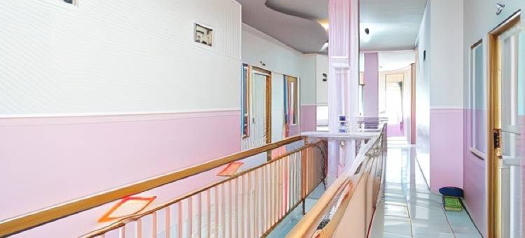 红多兹伊斯兰酒店-近塔曼西林2号(RedDoorz Syariah Near Taman Siring 2)图片