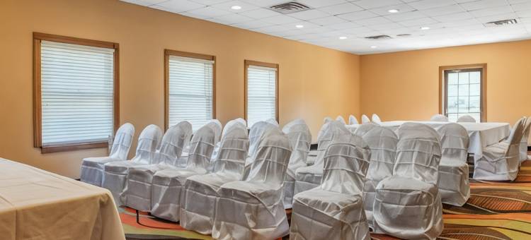 西贝德福德凯艺套房酒店(Quality Inn & Suites Bedford West)图片