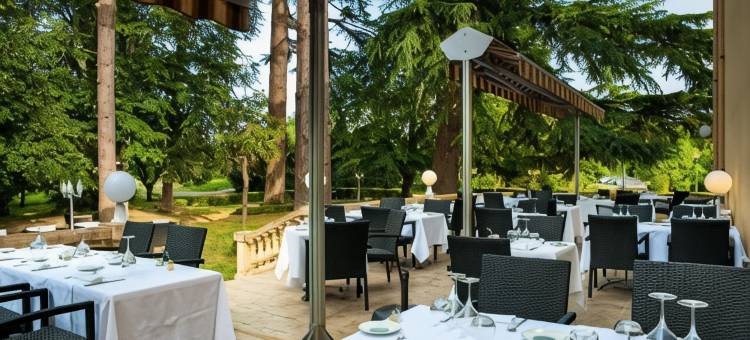 德拉图尔庄园酒店及餐厅(Hôtel Restaurant du Château de la Tour)图片