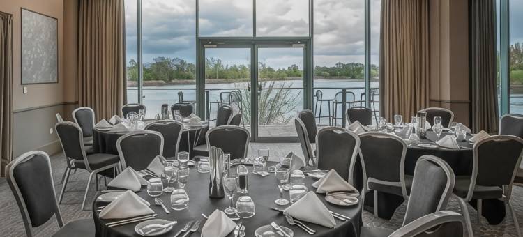 德威尔柯茨窝尔山水上乐园酒店(De Vere Cotswold Water Park)图片