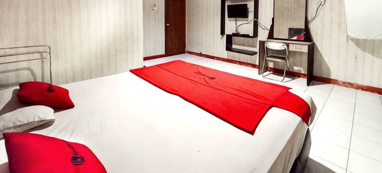 萨姆拉图兰吉红多兹酒店(RedDoorz Near Sam Ratulangi)图片