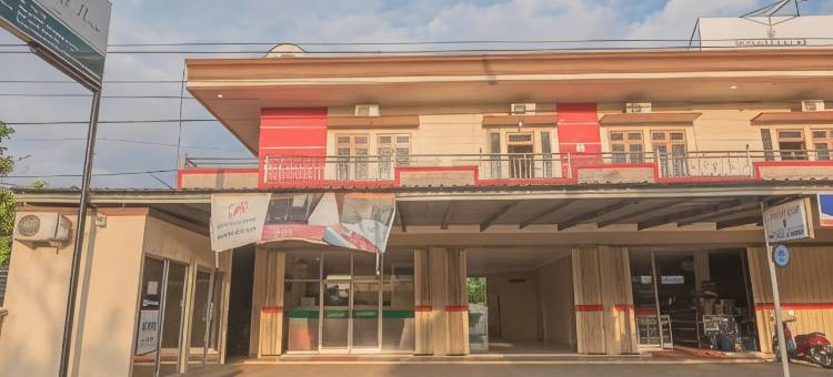 红多兹Plus酒店-近沙姆斯丁努尔机场3号(RedDoorz Plus Near Syamsudin Noor Airport 3)图片