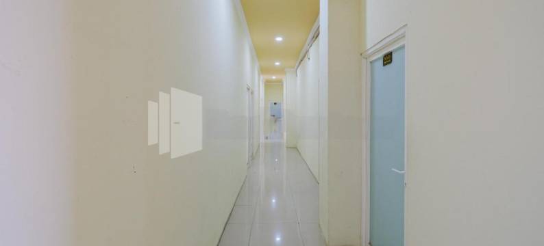 格兰德肯卡纳沙里亚旅馆尼尔威萨塔巴哈里拉蒙甘-红门酒店Mitra(Grand Kencana Guesthouse Syariah Near Wisata Bahari Lamongan)图片