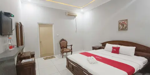 Hotel Istana Syariah Pekalongan by Hello Room
