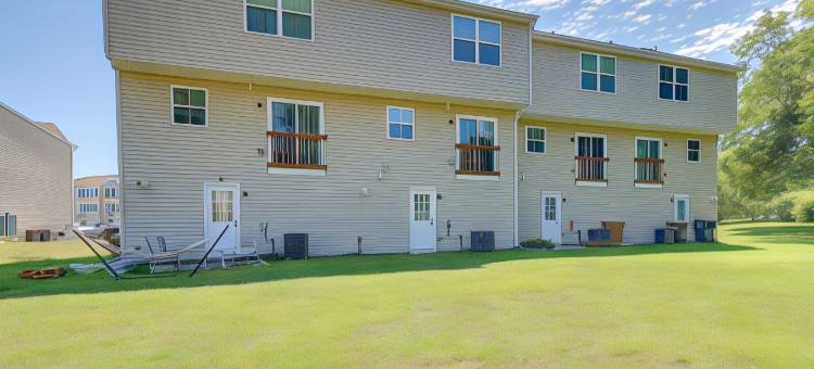 阳光明媚的米尔福德联排别墅距离Riverwalk <2英里！(Sunlit Milford Townhome < 2 Mi to Riverwalk!)图片