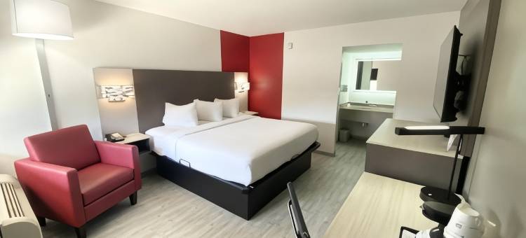 土斯卡鲁沙华美达酒店(Ramada by Wyndham Tuscaloosa)图片