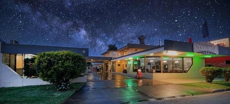 比洛埃拉中心汽车旅馆和格雷维利亚牛排馆和酒吧(Biloela Centre Motel & Grevillea Steakhouse & Bar)图片