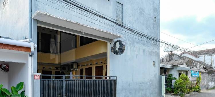 马斯克利米斯宾馆帕库翁商场米特拉红门酒店(Mas Klimis Guesthouse Pakuwon Mall Mitra RedDoorz)图片