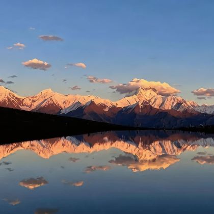 成都+瓦屋山风景区+中国贡嘎山海螺沟+四姑娘山+柳江古镇旅游风景区9日8晚私家团