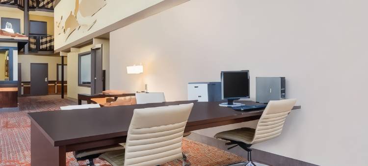 吉莱特华美达广场酒店会议中心(Ramada Plaza by Wyndham Gillette Conference Center)图片
