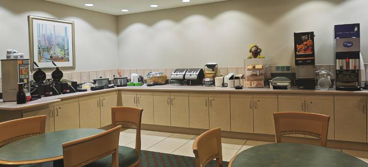 迈尔斯堡I-75 拉昆塔温德姆套房酒店旅店(La Quinta Inn and Suites Fort Myers I-75)图片