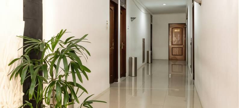 红多兹Plus伊斯兰酒店-近三宝垄爪哇超级市场2号(RedDoorz Plus Syariah Near Java Supermall Semarang 2)图片