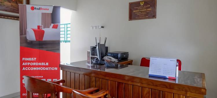 红多兹卡兰甘亚尔 45 号体育场附近酒店(RedDoorz Near Stadion 45 Karanganyar)图片