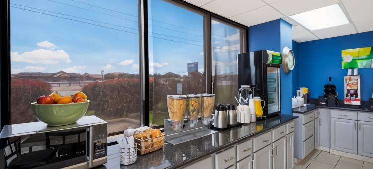 圆石市-北奥斯汀凯艺套房酒店(Quality Inn & Suites Round Rock)图片