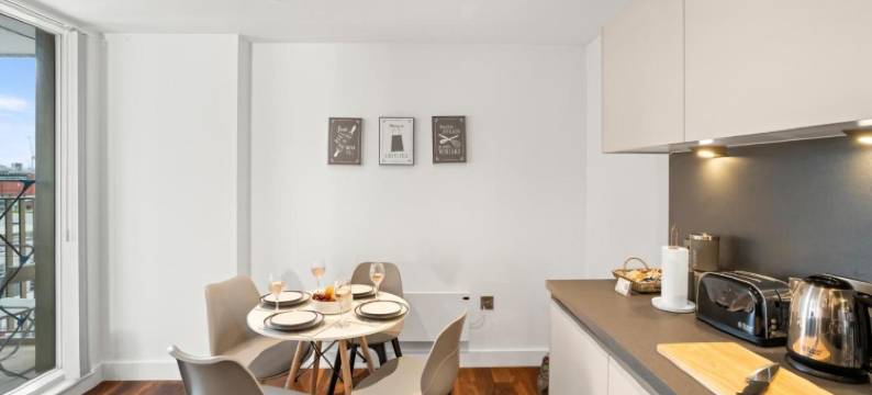 城市中心令人惊叹的阳台视野公寓(Spectacular Apartment Balcony View in City Centre)图片