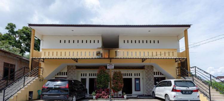 OYO1694帕里班家庭旅馆(RedDoorz at Pariban Homestay Parbaba)图片