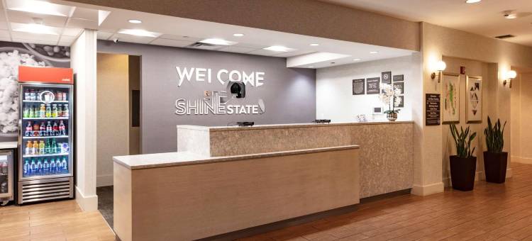 迈阿密机场南蓝礁湖欢朋套房酒店(Hampton Inn & Suites Miami-Airport South-Blue Lagoon)图片