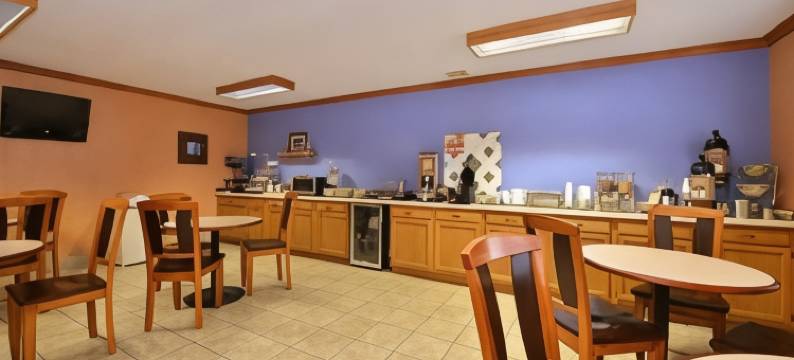 格林内尔凯艺套房酒店 - 近大学(Quality Inn & Suites Grinnell Near University)图片