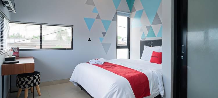 红多兹酒店-近新都库苏马教育公园3号(RedDoorz Near Sindu Kusuma Edupark 3)图片