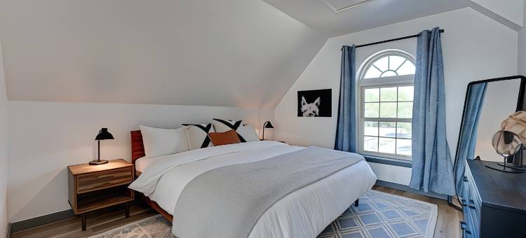 私人宾馆带豪华家庭影院1卧室家庭由RedAwning(Private Guesthouse with Deluxe Home Theater 1 Bedroom Home by RedAwning)图片